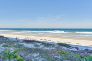 Apartment (2 Bedrooms) | Interior - Beachfront Condo w/ Pool Access in Ponce Inlet (Ponce Inlet)
