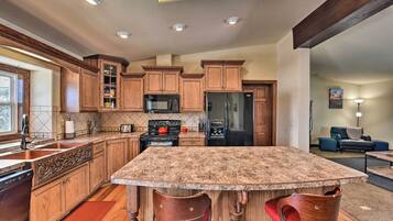 House (3 Bedrooms) | Interior