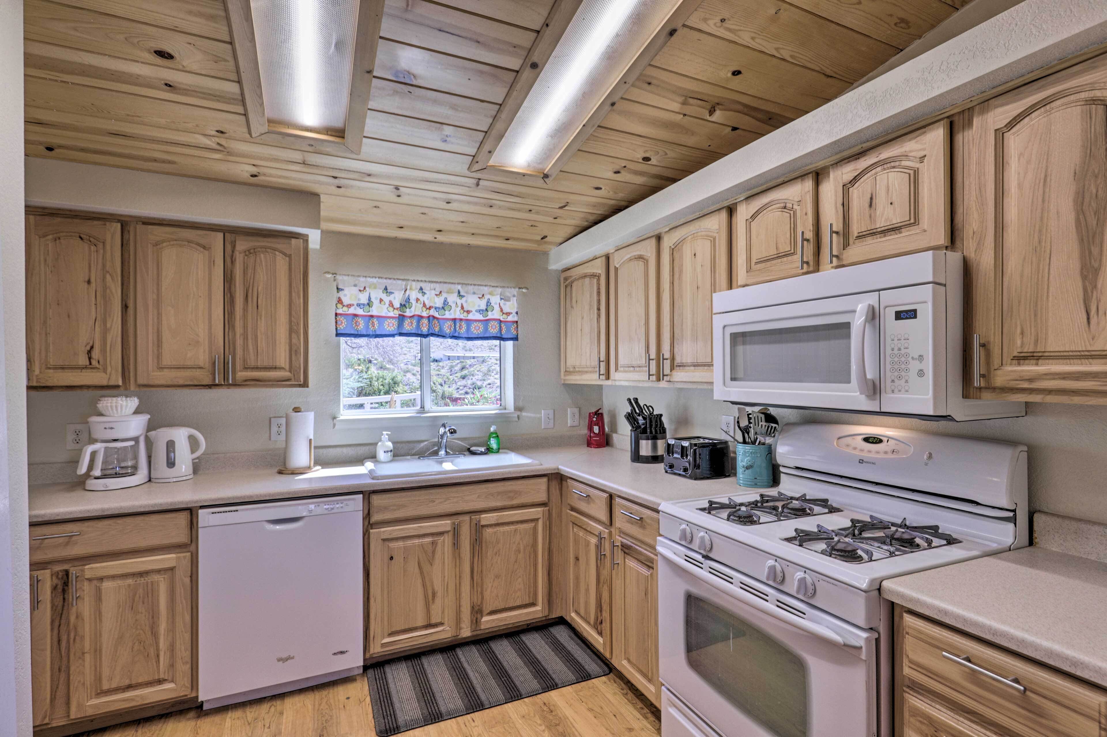 House (3 Bedrooms) | Private kitchen | Microwave, oven, stovetop, dishwasher