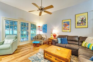 Apartment (3 Bedrooms) | Interior - Sunny Titusville Retreat Near Space Coast! (Titusville)