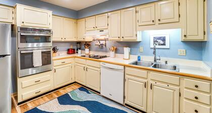 Sunny Titusville Retreat Near Space Coast!