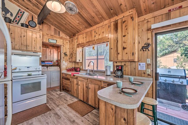 Quiet Retreat W/ Hot Tub - 16 Miles To Ski Apache! - Ruidoso, NM