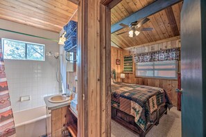 Interior - Quiet Retreat w/ Hot Tub - 16 Miles to Ski Apache! (Ruidoso)