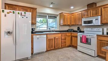 House (3 Bedrooms) | Interior