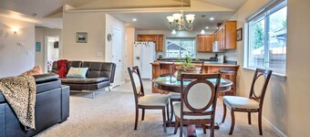 Grants Pass Home: 1 Mi to Downtown & Rogue River!
