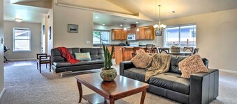 Grants Pass Home: 1 Mi to Downtown & Rogue River!