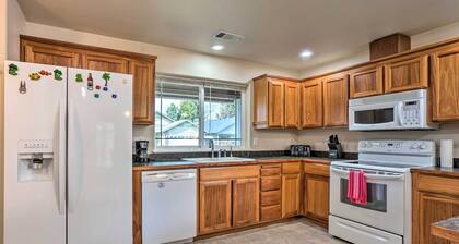 Grants Pass Home: 1 Mi to Downtown & Rogue River!