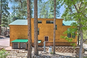 House (1 Bedroom) | Interior - Gateway to Sunrise Resort! Show Low Cabin w/ Deck (Show Low)