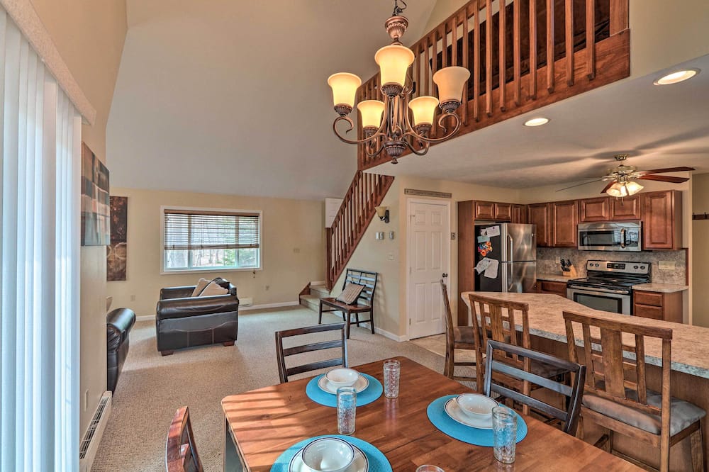 6 Mi to Skiing: Family Poconos Home w Decks! - Towamensing Trails, PA