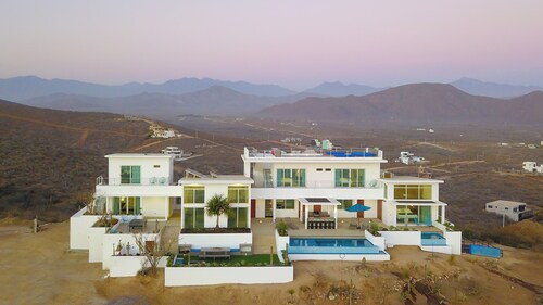 Luxury Ocean-view Villa w/ Pool By Cerritos Beach