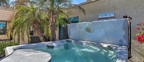 Outdoor spa tub