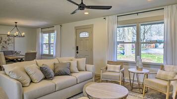 House (3 Bedrooms) | Interior