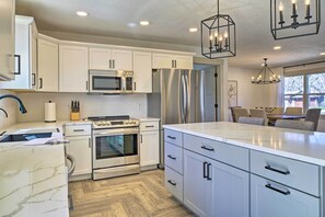 House (3 Bedrooms) | Interior - Retreat w/ Deck ~ 9 Mi to Downtown Springfield (Springfield)