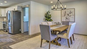 منزل (3 Bedrooms) | المن شأة من الداخل