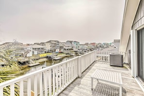 Interior - Waterfront Home w/ Decks, Privacy & Boat Slip (Supply)