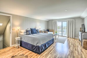 House (4 Bedrooms) | Interior - Waterfront Home w/ Decks, Privacy & Boat Slip (Supply)