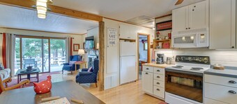Quiet Retreat on Lake w/ Kayaks, Boats + Bikes!