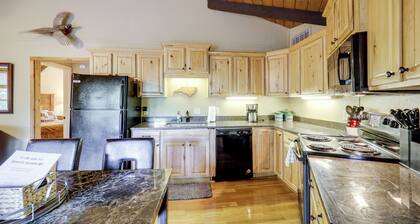 2 Decks, Mountain View: Beech Mountain Cabin!