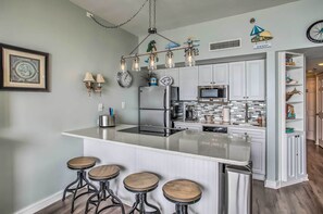 Interior - Myrtle Beach Ocean-view Condo: Walk to Beach! (Myrtle Beach)