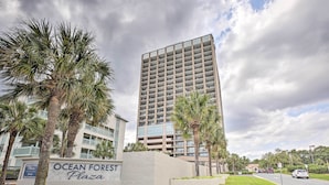 A tall building with a sign that reads "Ocean Forest Plaza." - Myrtle Beach Ocean-view Condo: Walk to Beach! (Myrtle Beach)