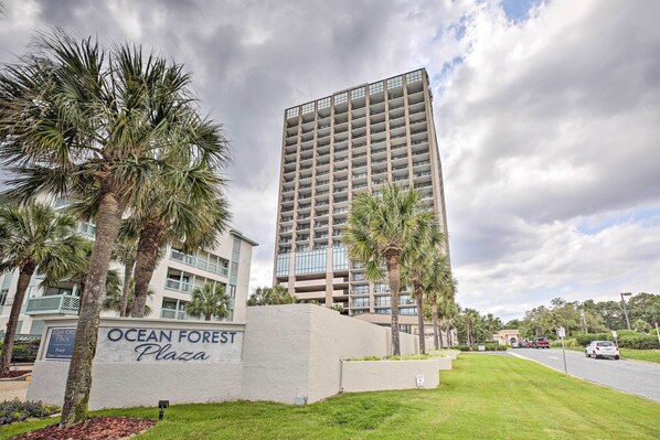 Interior - Myrtle Beach Ocean-view Condo: Walk to Beach! (Myrtle Beach)