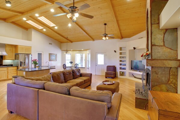 House (4 Bedrooms) | Interior