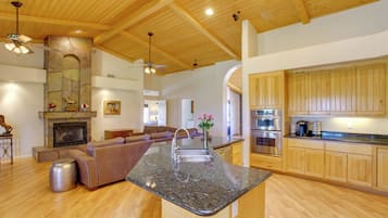 House (4 Bedrooms) | Interior