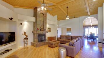 House (4 Bedrooms) | Interior