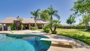 House (4 Bedrooms) | Front of property