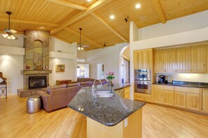 House (4 Bedrooms) | Interior