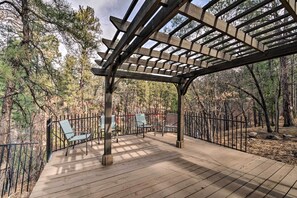 Terrace/patio - Central Ruidoso Mountain Home w/ Step-free Access! (Ruidoso)