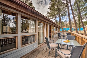 Outdoor dining - Central Ruidoso Mountain Home w/ Step-free Access! (Ruidoso)