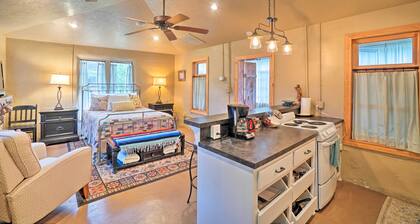 Enchanting Hilltop Cottage in Medicine Park!