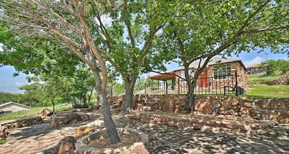 Enchanting Hilltop Cottage in Medicine Park!