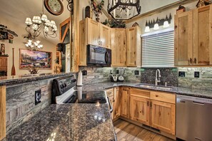 House (2 Bedrooms) | Private kitchen | Microwave, oven, stovetop, dishwasher