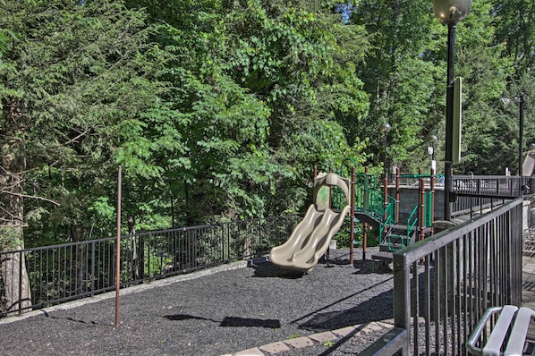 House (2 Bedrooms) | Interior - 4 Mi to Gatlinburg Strip: Serene Cabin w/ Hot Tub! (Gatlinburg)