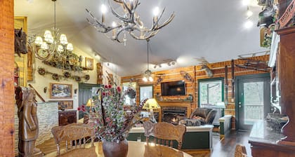 4 Mi to Gatlinburg Strip: Serene Cabin w/ Hot Tub!