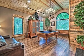 House (2 Bedrooms) | Game room