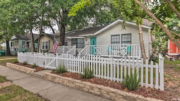 House (2 Bedrooms) | Front of property