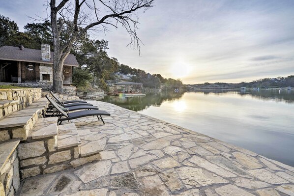 House (4 Bedrooms) | Interior - Bright n Breezy Waterfront Lake Granbury Getaway! (Granbury)