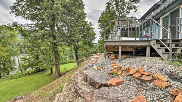 A building with a stone pathway leading to a metal staircase. - Rubys Landing Cottage w/ Deck & White River Views (Melbourne)