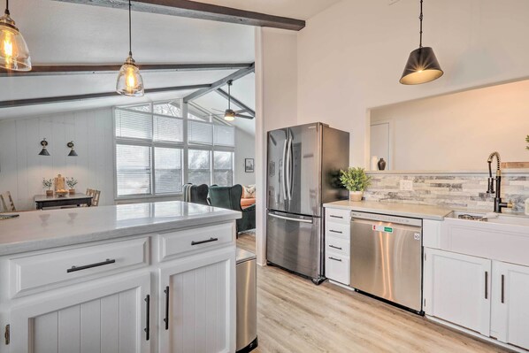 Apartment (2 Bedrooms) | Interior - Continental Country Club Gem w/ Covered Porch (Flagstaff)