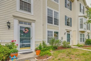 Apartment (3 Bedrooms) | Interior - Pool Access & Deck: Bethany Beach Gem (Ocean View)