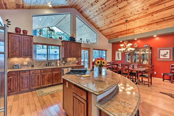 Interior - < 3 Mi to Pinetop Country Club: Luxe Cabin w/ Deck (Pinetop)