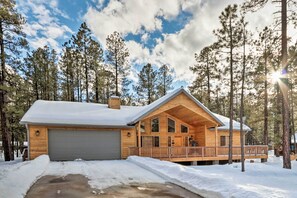 Interior - < 3 Mi to Pinetop Country Club: Luxe Cabin w/ Deck (Pinetop)