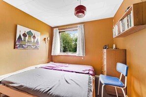 3 bedrooms, iron/ironing board