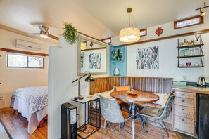 Apartment (0 Bedroom) | Interior - Casita Colibri: Lovely, Romantic Patagonia Retreat (Patagonia)