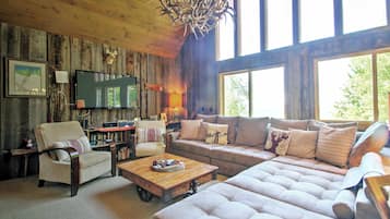 House (4 Bedrooms) | Interior