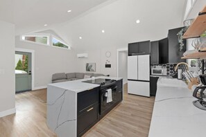 Fridge, microwave, oven, stovetop - Midtown Haven- RV and Boat parking! (Coeur d'Alene)