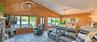 Boat Dock & Backyard: 'rock River Retreat'